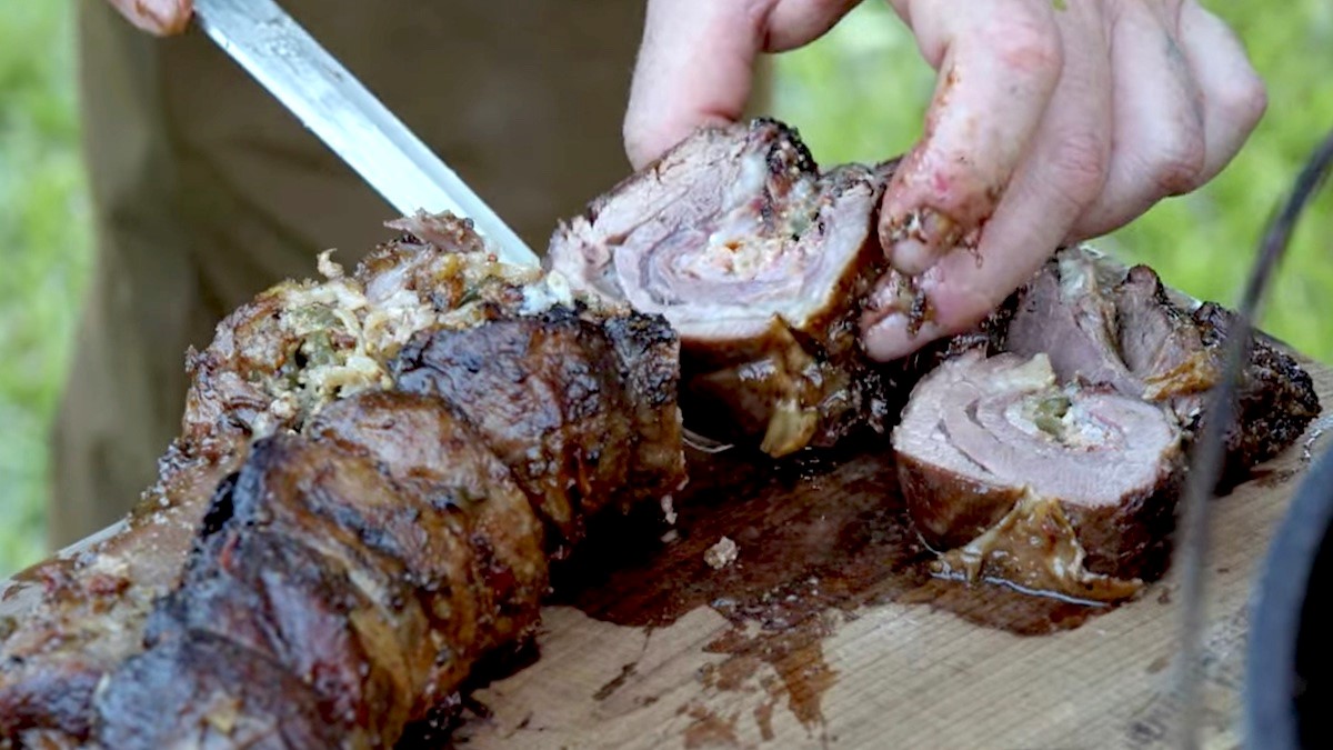 TEXAS-STYLE VENISON BELLY ROULADEN
